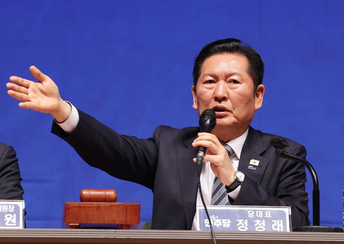 6일 경기도 수원시 경기아트센터에서 열린 더불어민주당 현장최고위원회의에서 정청래 대표가 발언하고 있다. ⓒ연합뉴스