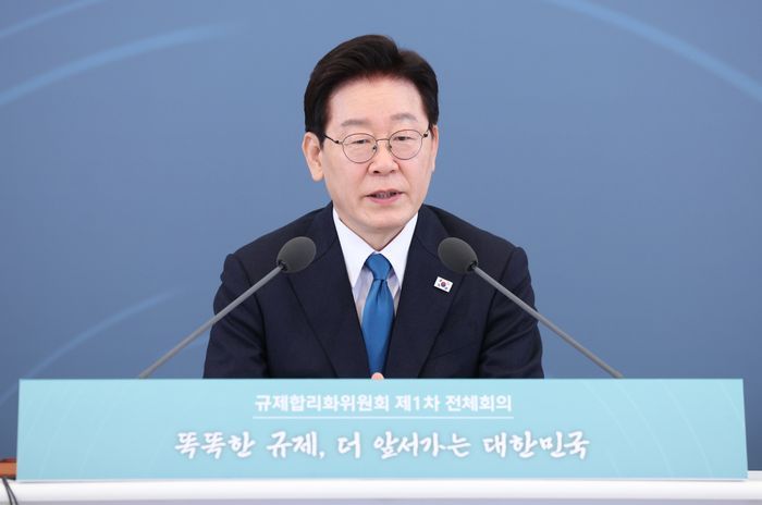 이재명 대통령이 15일 청와대에서 열린 규제합리화위원회 제1차 전체회의에서 발언하고 하고 있다. (청와대통신사진기자단) ⓒ뉴시스