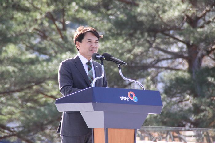김진태 강원특별자치도지사가 2023년 11월 20일 오후 설악산국립공원 오색케이블카 하부정류장 예정부지에서 열린 설악산 케이블카 착공식에 참석해 축사하고 있다. ⓒ뉴시스