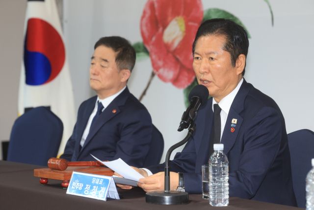 제78주년 제주4·3희생자추념일인 3일 오전 제주시 봉개동 한화리조트에서 열린 더불어민주당 현장 최고위원회의에서 정청래 대표가 모두 발언을 하고 있다. ⓒ연합뉴스