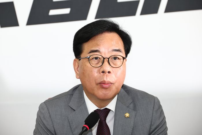 송언석 국민의힘 원내대표가 19일 오전 서울 여의도 국회에서 기자간담회를 열고 발언하고 있다. ⓒ 뉴시스