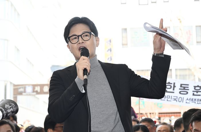 한동훈 전 국민의힘 대표가 22일 서울 동대문구 경동시장을 찾아 연설하고 있다. (공동취재) ⓒ뉴시스