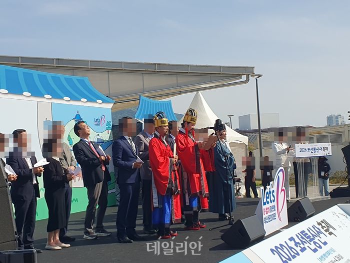 박형준 부산시장, 곽규택 국민의힘 의원, 유재명 배우 등이 25일 부산 북항 친수공원 내 하늘광장에서 개최된 