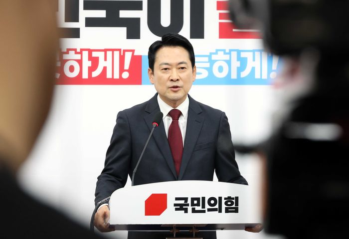 장동혁 국민의힘 대표가 20일 오전 서울 여의도 국회에서 열린 방미 성과 관련 기자간담회에서 취재진의 질문에 답변하고 있다. ⓒ뉴시스