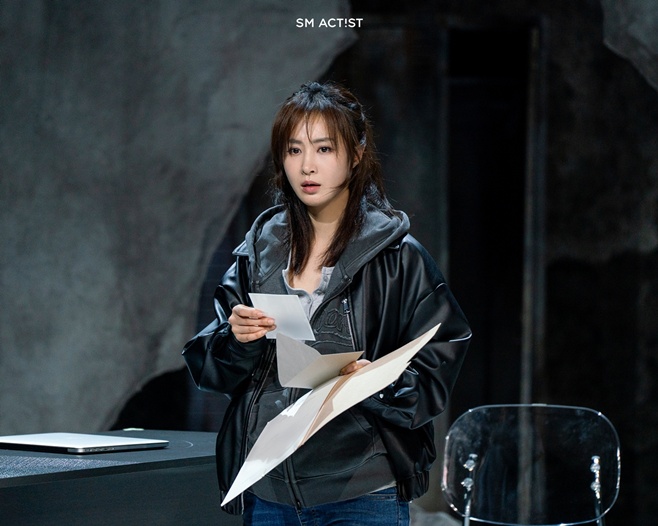배우 권유리, 연극 더 와스프