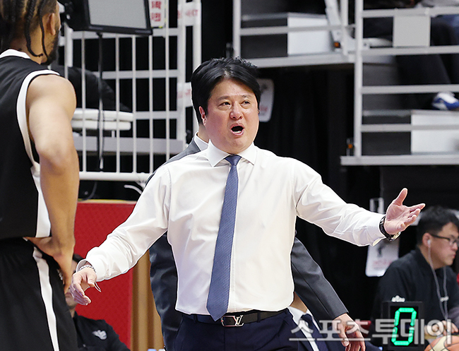 文京恩監督の写真
