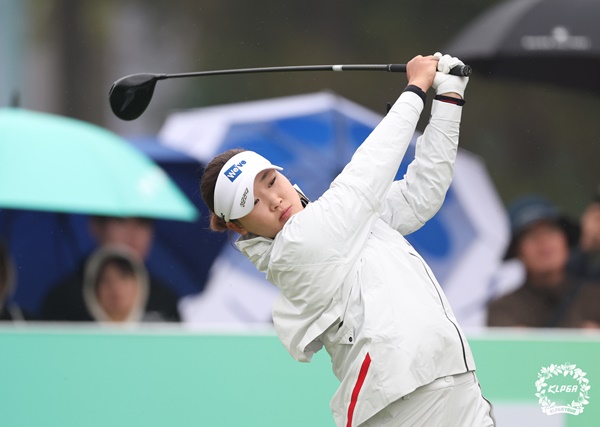 KLPGA Rising Star Kim Min-sol Leads iM Financial Open: Can She Secure the Rookie Title?
