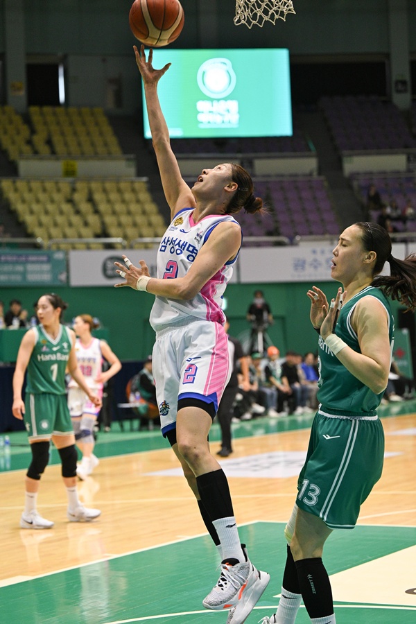 How Samsung Life’s Lee Hae-ran Scored 34 Points to Secure Crucial Win Against Hana Bank