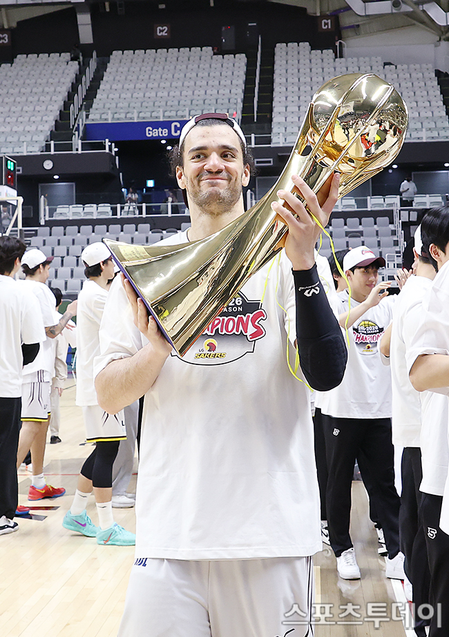 水原KTと昌原LGの試合写真