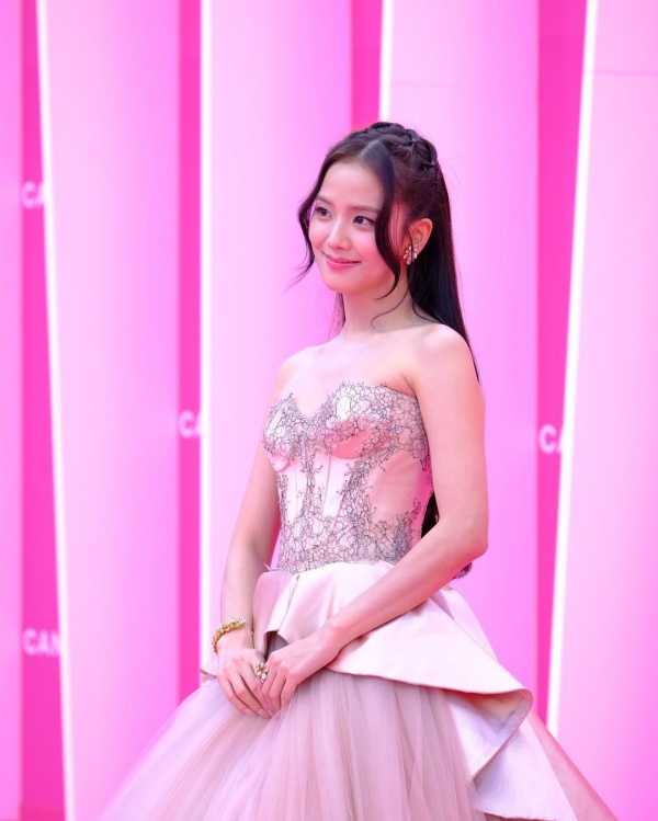 引用:Instagram@canneseries