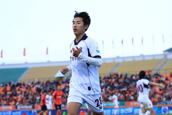 16-Year-Old 박성현 Breaks K리그 Record: The Youngest Player to Ever Play in K리그1!