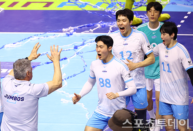 대한항공 vs 현대캐피탈: V리그 챔피언결정전 1차전, 3-2 승리의 비결은?