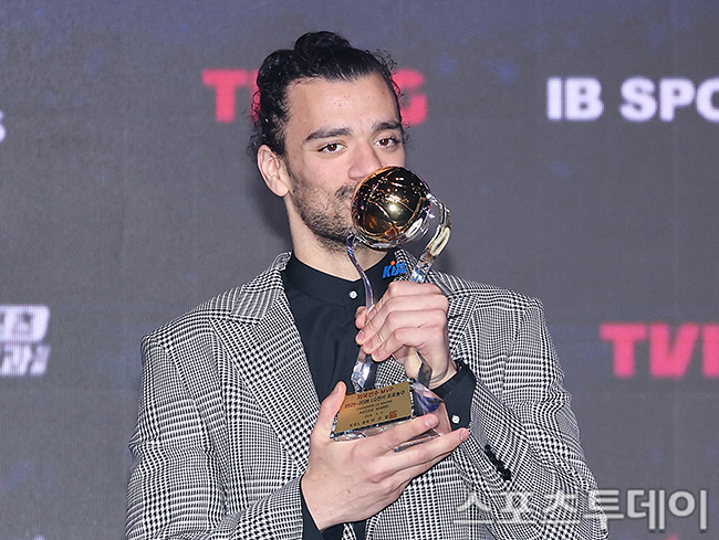 2025-2026 LG전자 프로농구 시상식: 외국선수 MVP 아셈 마레이의 특별한 순간!