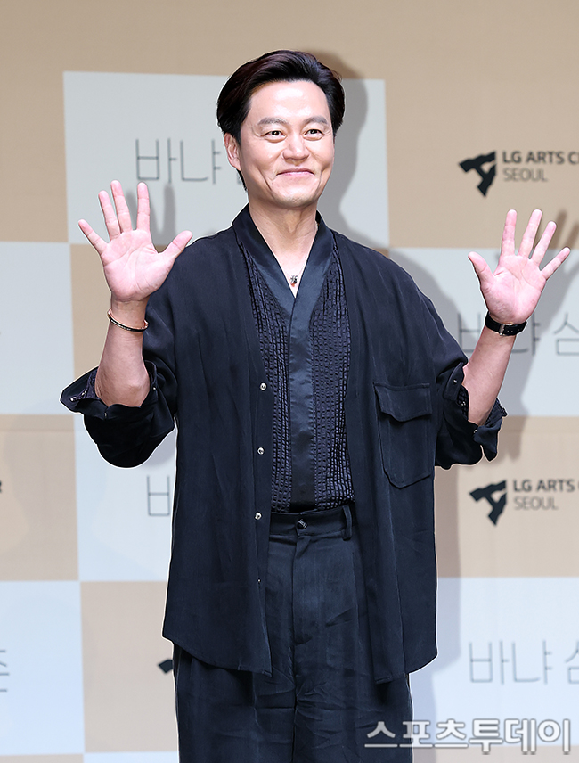 2026’s Must-See Play: Lee Seo-jin Shines in ‘Uncle Vanya’ – What to Expect!