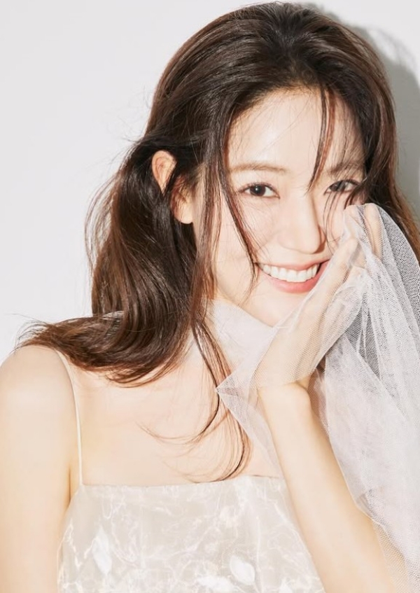 Exclusive: Park Eun-young’s Wedding Announcement and Stunning Photos Revealed!