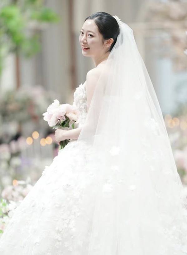 Celebrating Love: Han Bo-bae’s 8-Year Romance Culminates in a Dream Wedding