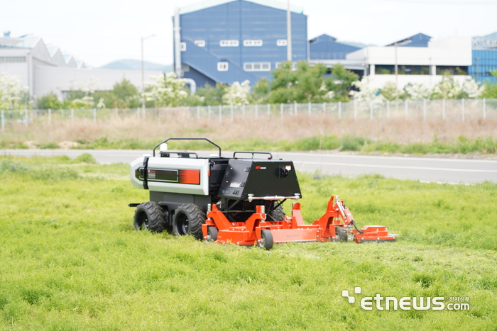 대동모빌리티가 29일 공개한 예초 로봇