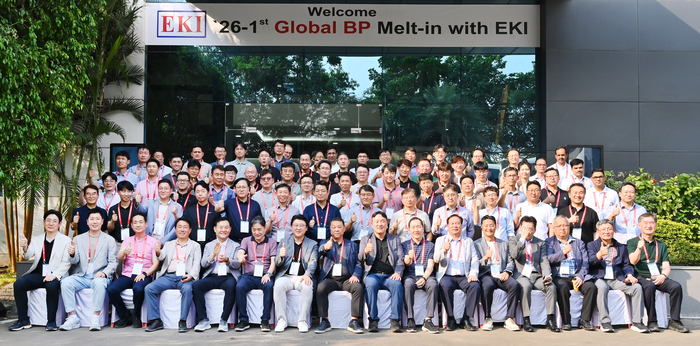 이재현 LG전자  글로벌오퍼레이션센터장(앞줄 왼쪽 8번째) 등 LG전자와 협력사 임직원이 LG전자 국내 협력사의 인도 현지 공장을 찾아 생산성 개선 우수 사례 등을 확인했다.