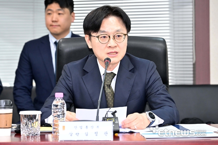 상생 무역금융 간담회 및 수출공급망 업무협약식이 14일 서울 종로구 무역보험공사에서 열렸다. 김정관 산업통상부 장관이 모두발언을 하고 있다.
김민수기자 mskim@etnews.com