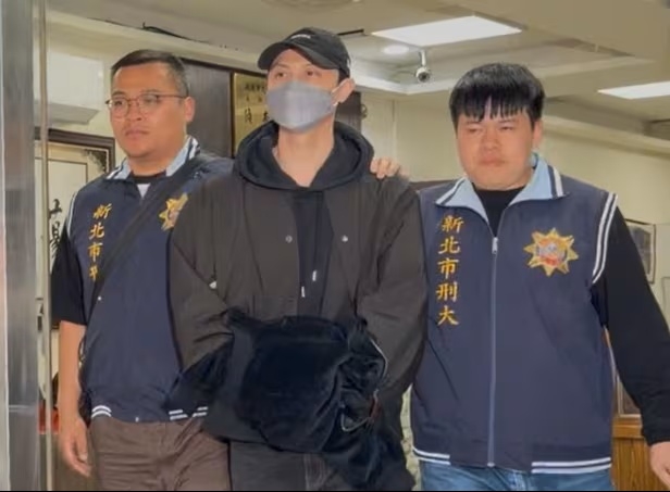 병역 기피 혐의로 체포된 대만의 유명 배우이자 가수 추성이. 사진=TVBS