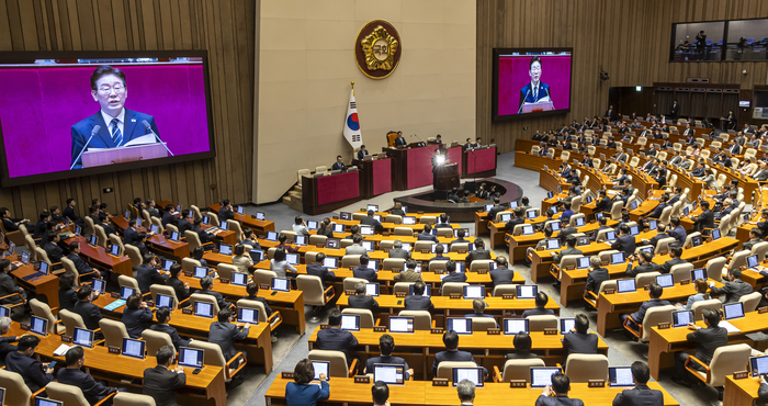 이재명 대통령이 2일 국회에서 2026 추가경정예산안 시정연설을 하고 있다. 연합뉴스