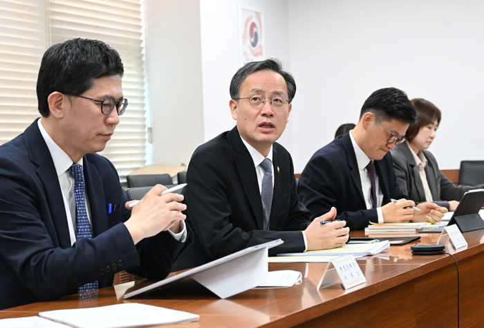이형일 재정경제부 차관이 4월 2일 서울 종로구 정부서울청사에서 열린 '중동전쟁 물가대응팀 겸 제68차 물가관계차관회의'를 주재하고 있다. (사진=재정경제부)