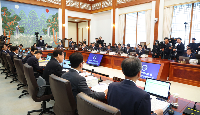 이재명 대통령이 28일 청와대에서 국무회의 겸 비상경제점검회의를 주재하고 있다. (사진=연합뉴스)