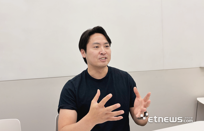 브라이언 유 프렌들리AI 최고사업책임자(CBO)가 전자신문과 인터뷰하고 있다. ⓒ프렌들리AI