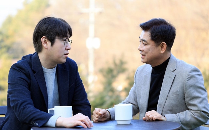 하정우 대통령비서실 AI미래기획수석(왼쪽)과 김병욱 예비후보