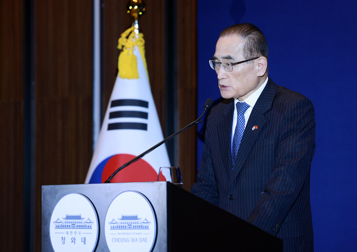 위성락 국가안보실장이 23일 베트남 하노이 한 호텔의 한국프레스센터에서 이재명 대통령의 국빈방문에 관한 브리핑을 하고 있다. 연합뉴스