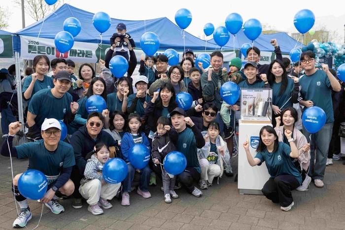 필립스코리아는 프리미엄 구강 헬스케어 브랜드 '소닉케어'가 지난 5일 제2회 '튼튼이 마라톤'에 공식 후원사로 참여했다고 6일 밝혔다. 사진제공=필립스코리아