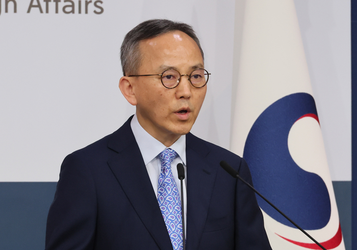 박일 외교부 대변인이 2일 서울 종로구 정부서울청사 별관에서 정례브리핑을 하고 있다. 연합뉴스.