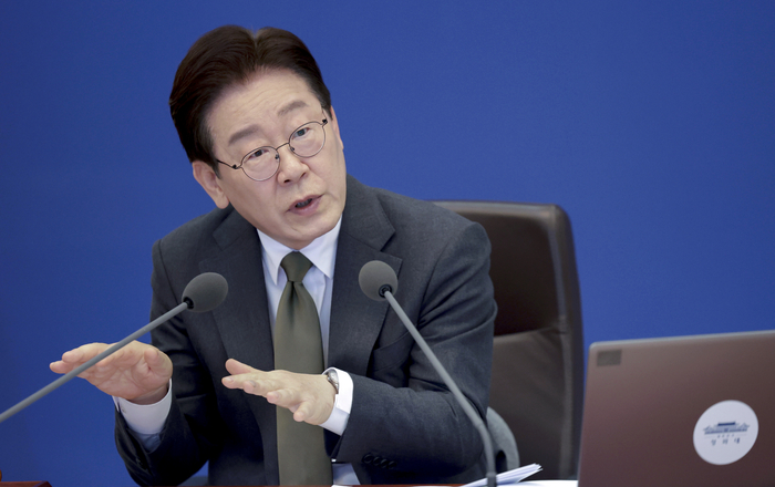 이재명 대통령이 14일 청와대에서 열린 국무회의 겸 비상경제점검회의에서 발언하고 있다. 연합뉴스