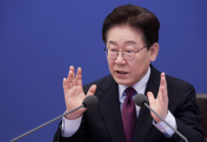 이재명 대통령이 9일 청와대에서 열린 수석보좌관회의에서 발언하고 있다. 연합뉴스