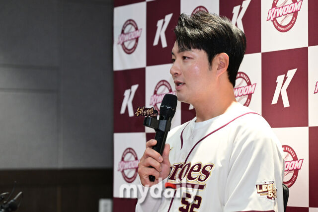 키움 박병호가 26일 오후 서울 고척스카이돔에서 진행되는 '2026 신한 SOL Bank KBO리그' 삼성--키움의 경기 전 취재진과 인터뷰를 하고 있다./고척 = 곽경훈 기자