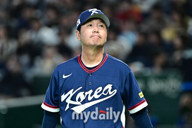 9일 일본 도쿄돔에서 열린 2026 월드 베이스볼 클래식(WBC) 조별리그 한국-호주 경기. 류지현 감독이 경기 전 도열하고 있다./마이데일리