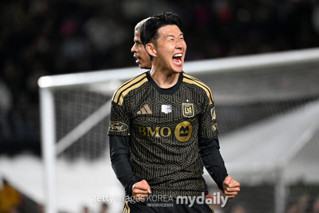 손흥민의 소속팀 LA FC가 23일 BMO 스타디움에서 열린 콜로라도 라피즈와 홈 경기에서 0-0으로 비겼다. 손흥민이 어시스트를 기록한 뒤 포효하고 있다. /게티이미지코리아