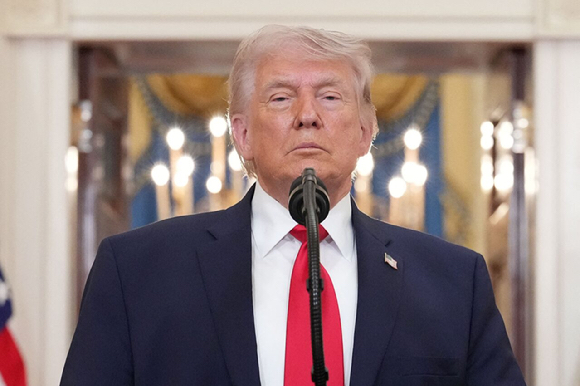 Trump’s Threat: Will Iran Open the Hormuz Strait or Face Infrastructure Bombing on April 7?