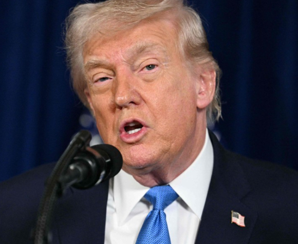 

<figure>” /><figcaption>
<figure></figcaption></figure>
<p>トランプ氏は5日、フォックス・ニュースのインタビューで「明日（6日）に合意する可能性が高い。交渉は進んでいる」と語った。</p>
<p>続けて「早く合意しなければ、イランのすべてを吹き飛ばし、石油を奪うことも検討している」と付け加えた。</p>
<p>同日午前、トランプ氏はイランの発電所などに対する大規模攻撃を示唆し、ホルムズ海峡の開放をめぐり圧力をかけた。</p>
<p>トランプ氏は「くそったれの（ホルムズ）海峡を開け。そうしなければ地獄に暮らすことになる」と述べ、7日にすべてが重なり前例のない事態が起きると警告した。</p>
<p>トランプ氏は先月27日を期限にイランの発電所やエネルギーインフラを爆撃すると表明したが、それを4月6日まで10日延ばした。</p>
</div>
		</article>
		<!-- 기사뷰 뉴스 하단 AD -->
		<article class=