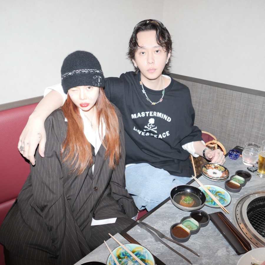 '2년 반만에 이별' 현아, ♥용준형 허리 꼭 안은 허그…\