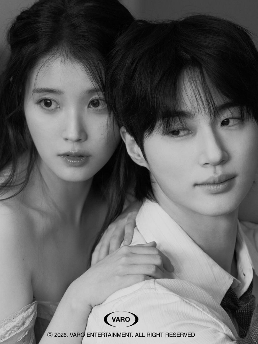 변우석, 아이유를 이렇게 안았다고? '대군부부'의 남다른 '커플 화보'