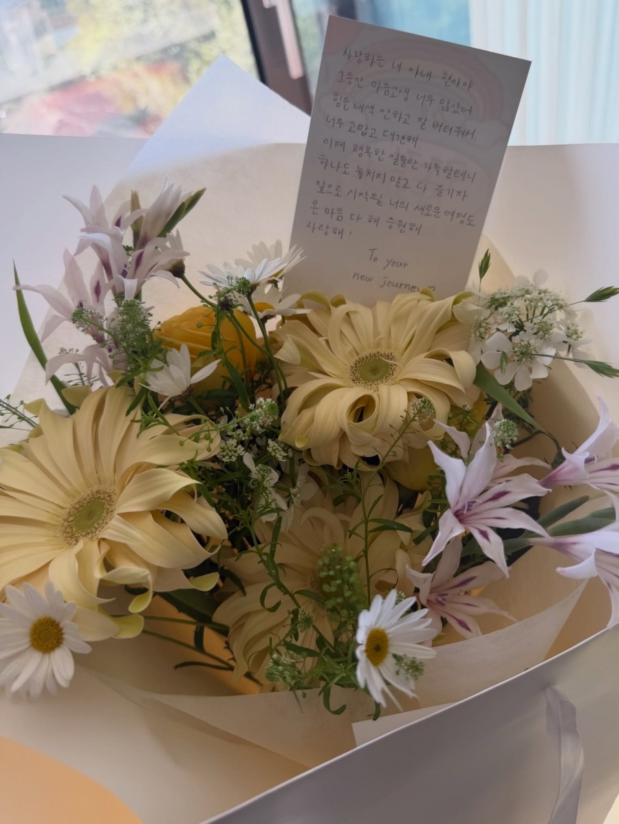 '2년 반만에 이별' 현아, ♥용준형 허리 꼭 안은 허그…\