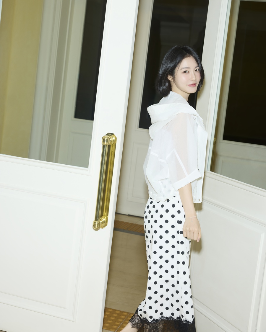 신예은이 '나에게 머무는 시간'…어느 여름의 하루 포착 [화보]