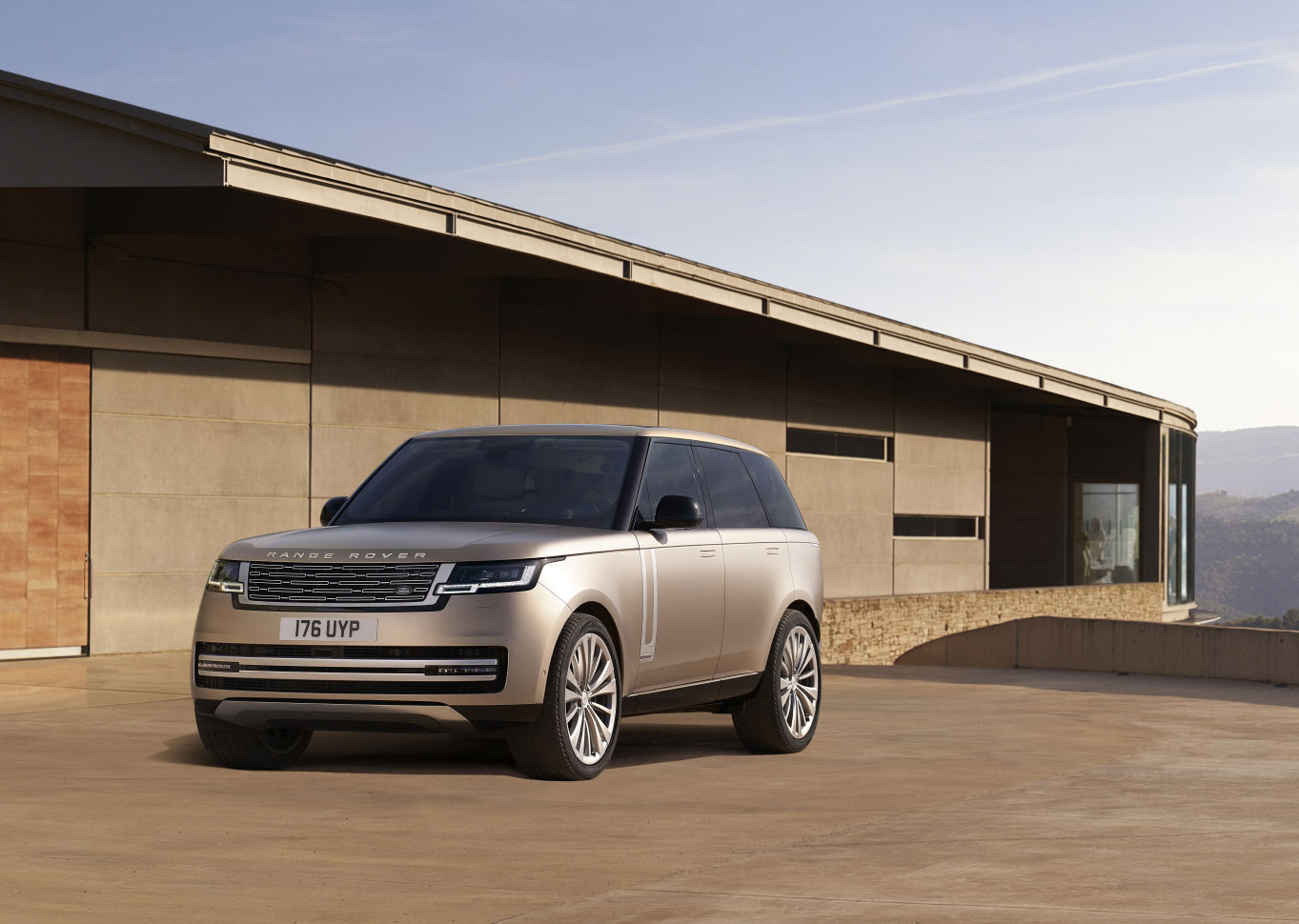 550HP PHEV: 2026 Range Rover SWB P550e Autobiography