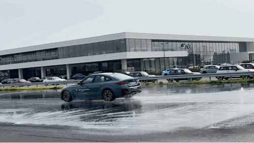 BMW 드라이빙 센터에서 스타터 팩 교육이 진행되고 있다. 김수지 기자 