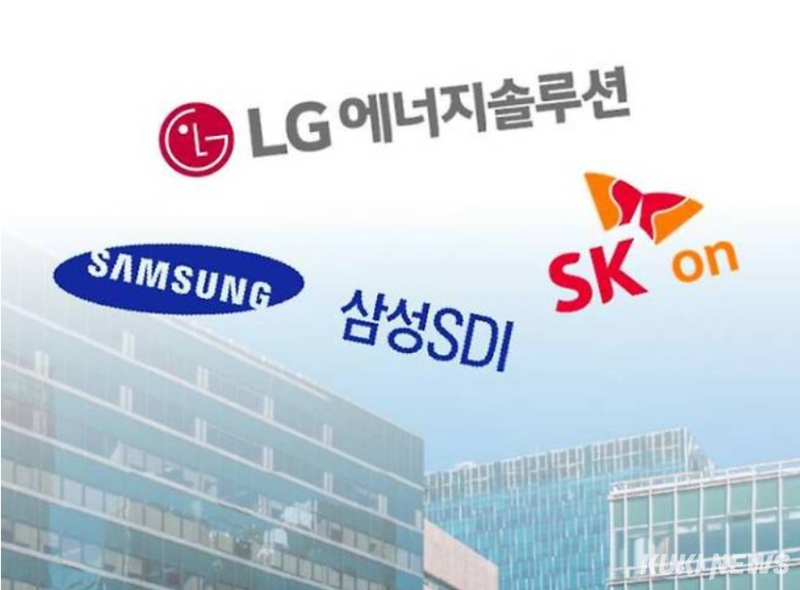 국내 배터리 3사가 지난해 4분기에 이어 올해 1분기에서도 일제히 적자를 기록할 것으로 전망된다. 전기차 캐즘과 중국 업체들의 공세로 실적 부진이 이어지는 모습이다. 그래픽=한지영 디자이너