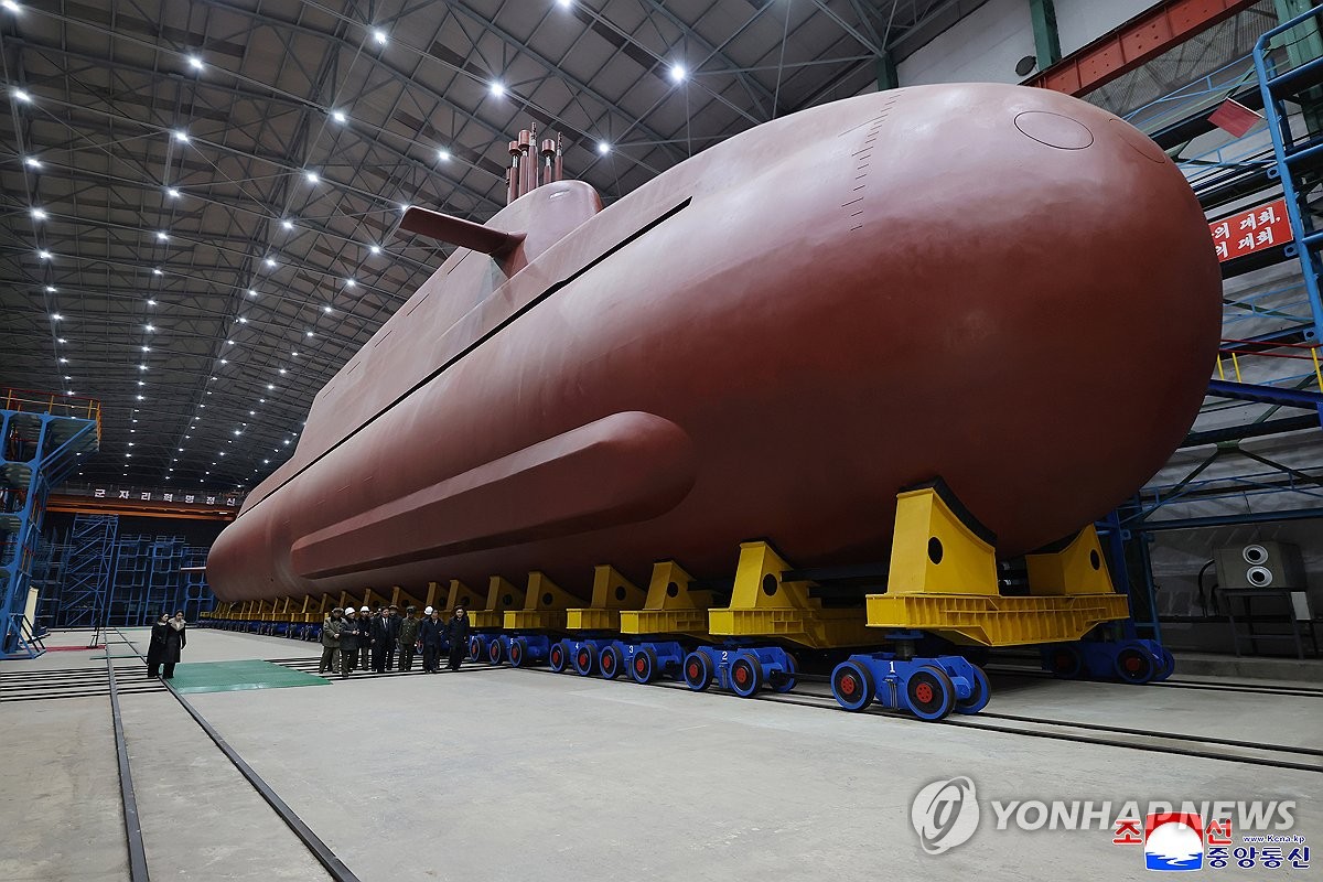 北, 韓핵잠 비난하며 건조 중인 핵잠 과시…러와 협력 가능성 / 연합뉴스