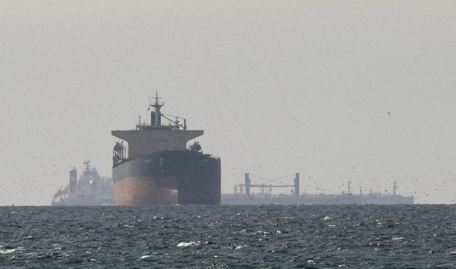 Iran’s New Maritime Protocol: 15 Ships a Day in the Strategic Strait of Hormuz