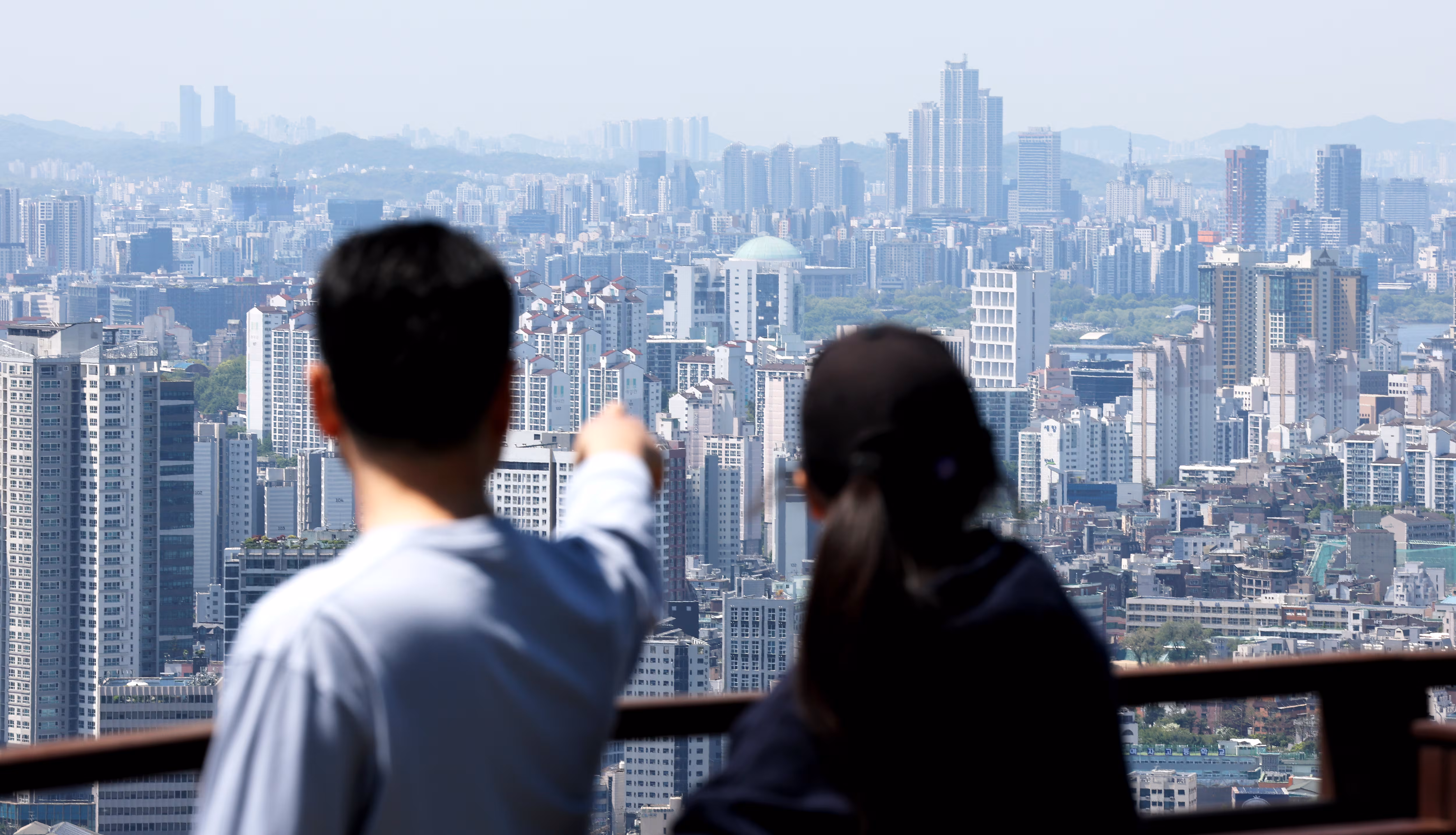 서울 남산에서 바라본 아파트 전경. /연합뉴스 
