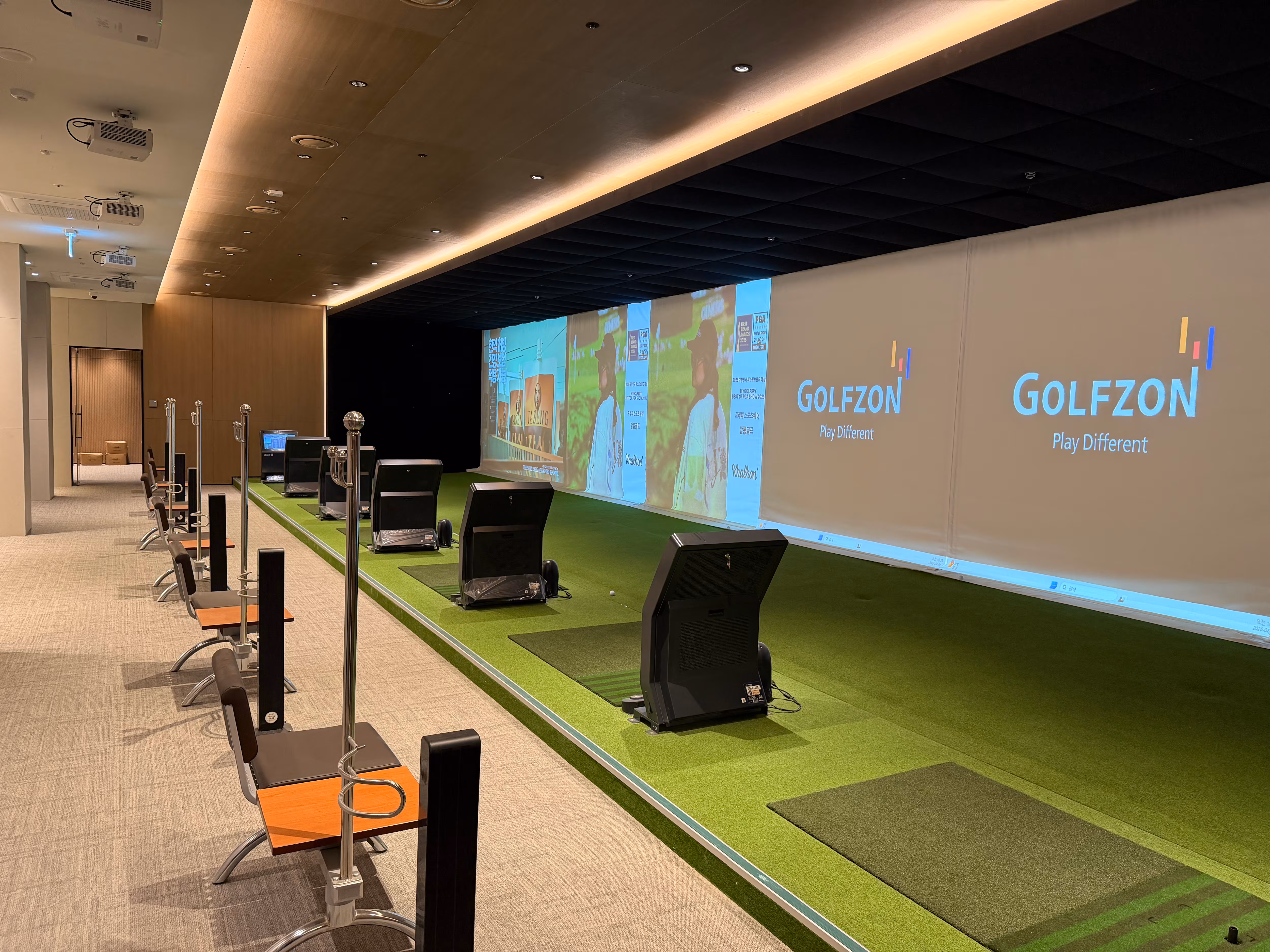 서울 서초구 잠원동 '오티에르 반포' 내 골프연습장. /김보연 기자